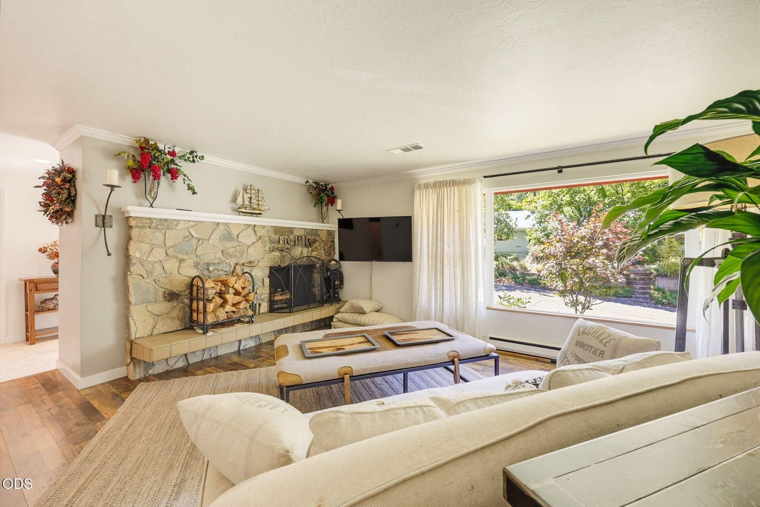 Photo of 492 Herbert Street 5 of 48