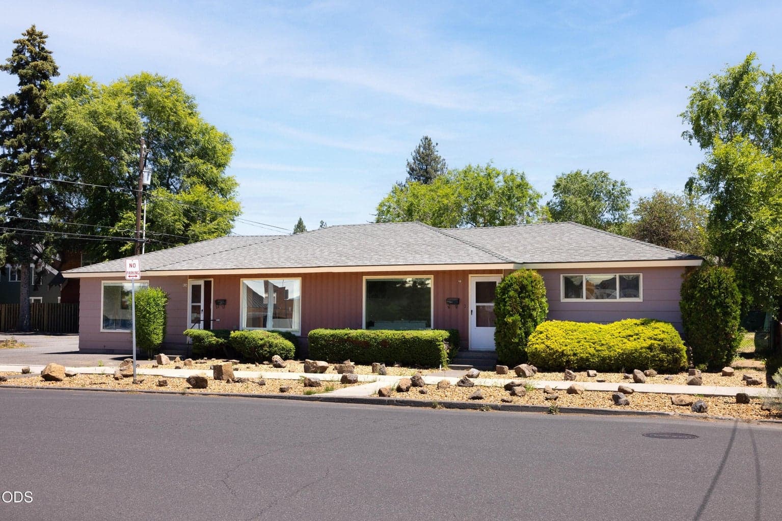 Photo of 820 4th Street 1 of 33