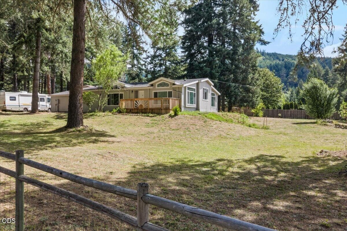 Photo of 261 Old Booth 3 of 22