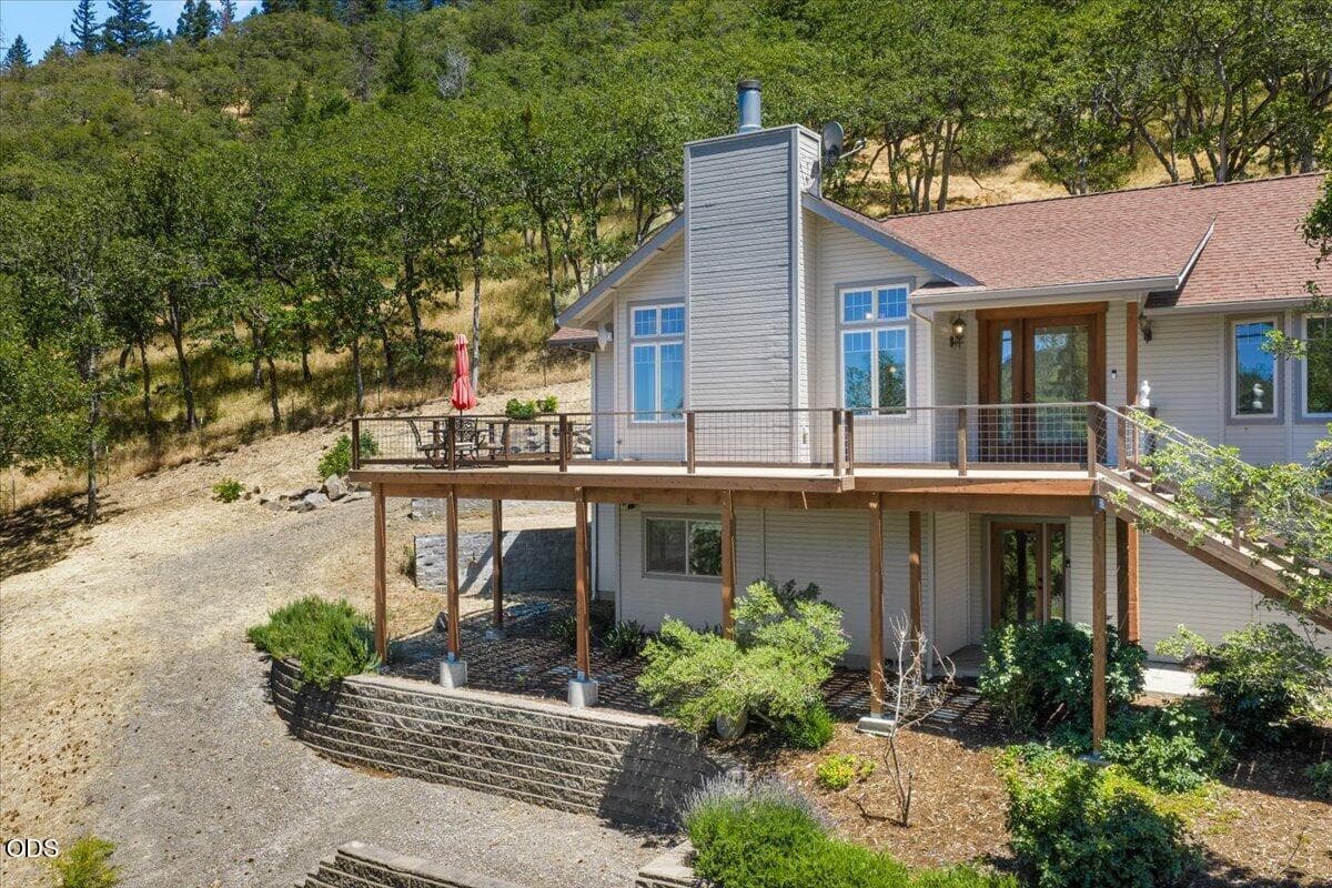 Photo of 3729 Old Highway 99 3 of 45