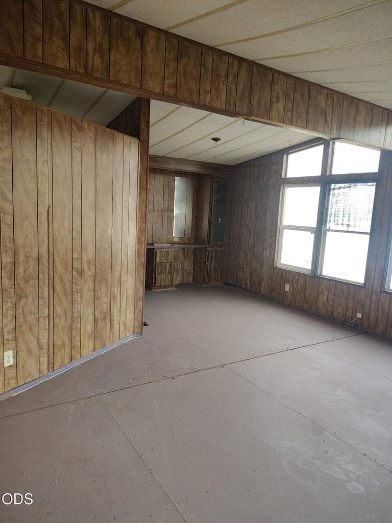 Photo of 23326 Forbes 5 of 9