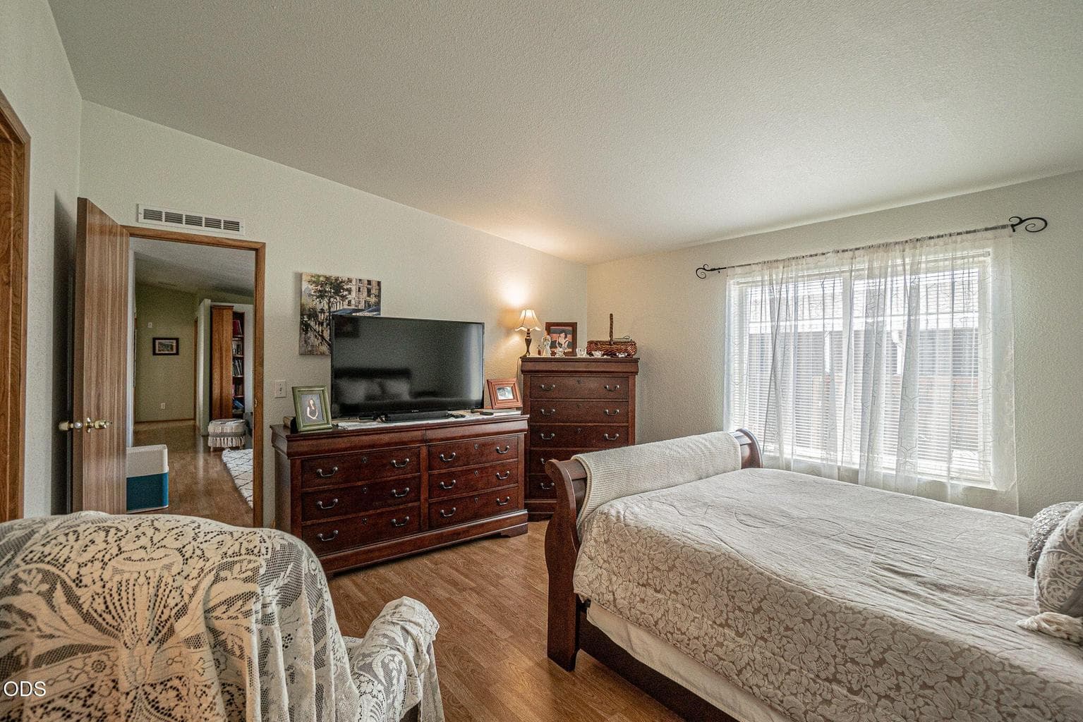Photo of 1570 Peach 5 of 5