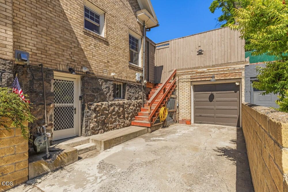 Second single garage with workshop.