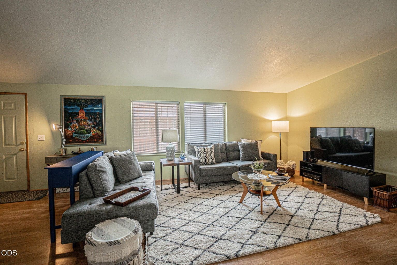 Photo of 1570 Peach 5 of 25