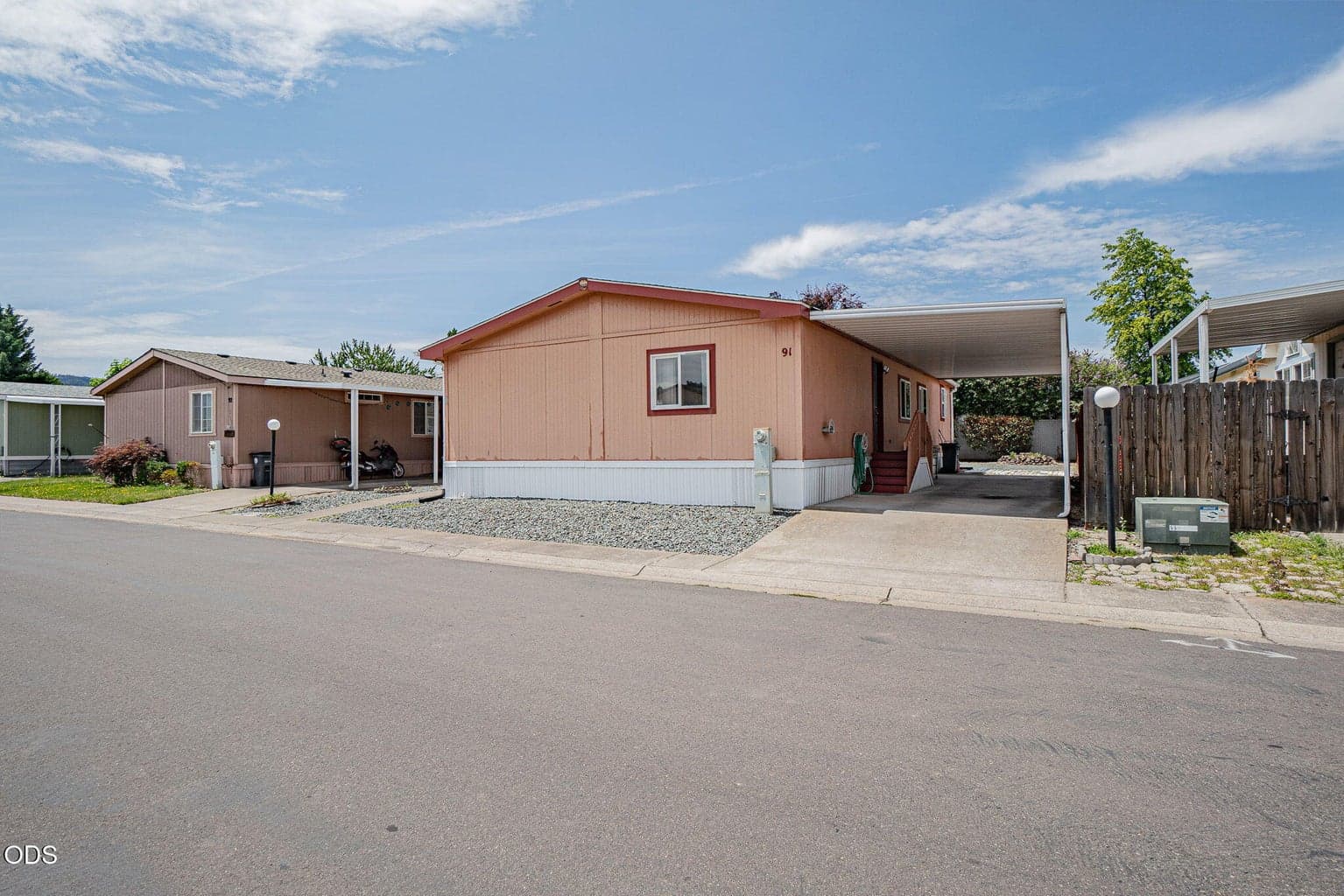 Photo of 1570 Peach 3 of 25