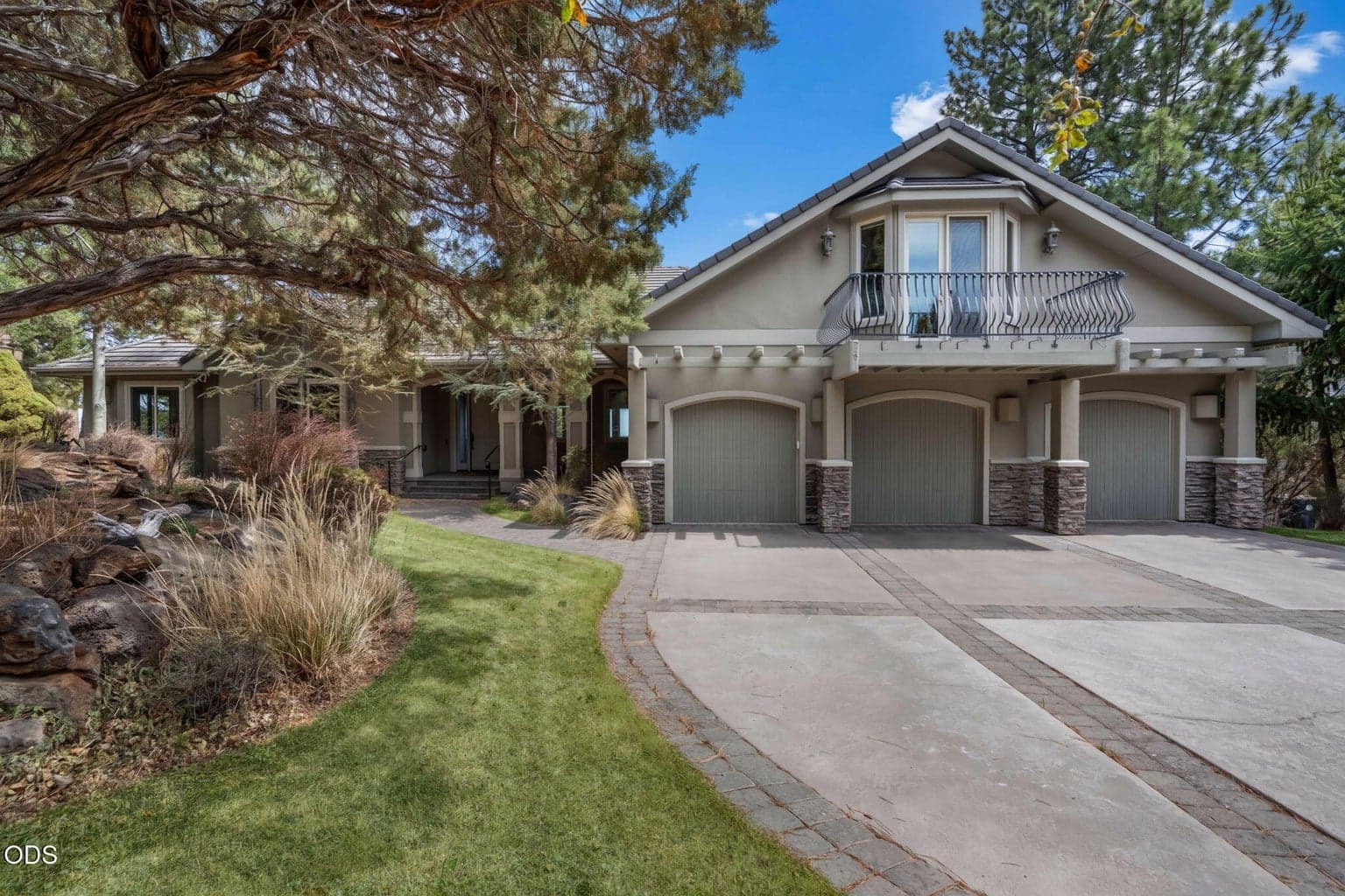 Photo of 1166 Redfield Circle 3 of 62