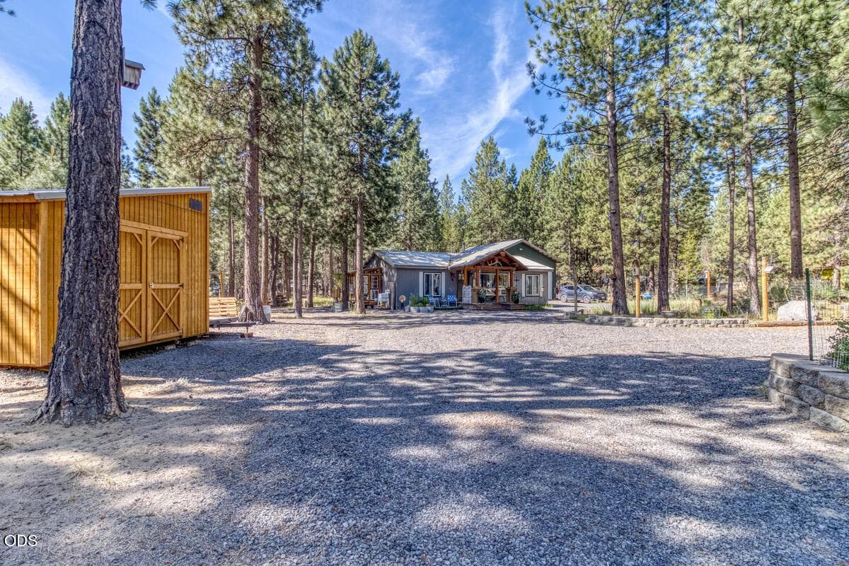 Photo of 15869 Burlwood Lane 3 of 35