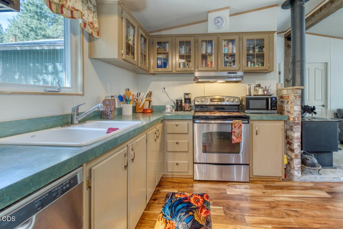 Photo of 15869 Burlwood Lane 11 of 35