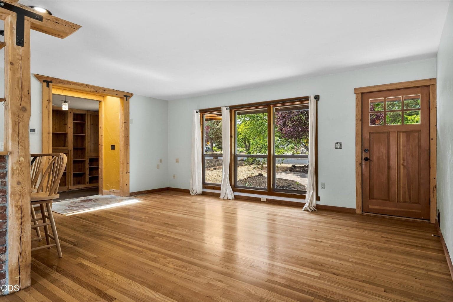Photo of 606 NE 9th Street 6 of 39