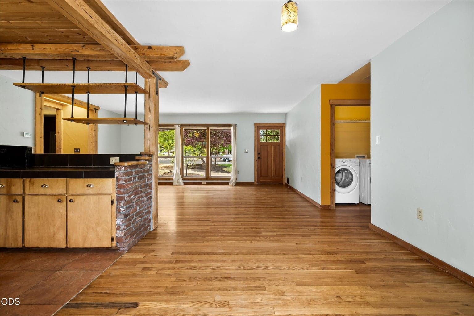 Photo of 606 NE 9th Street 8 of 39
