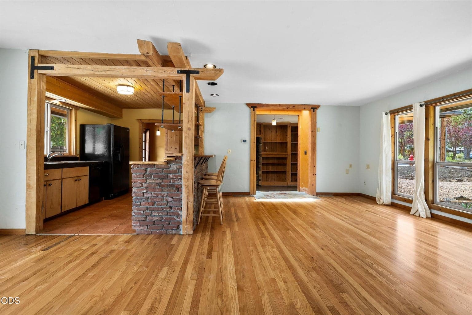 Photo of 606 NE 9th Street 9 of 39