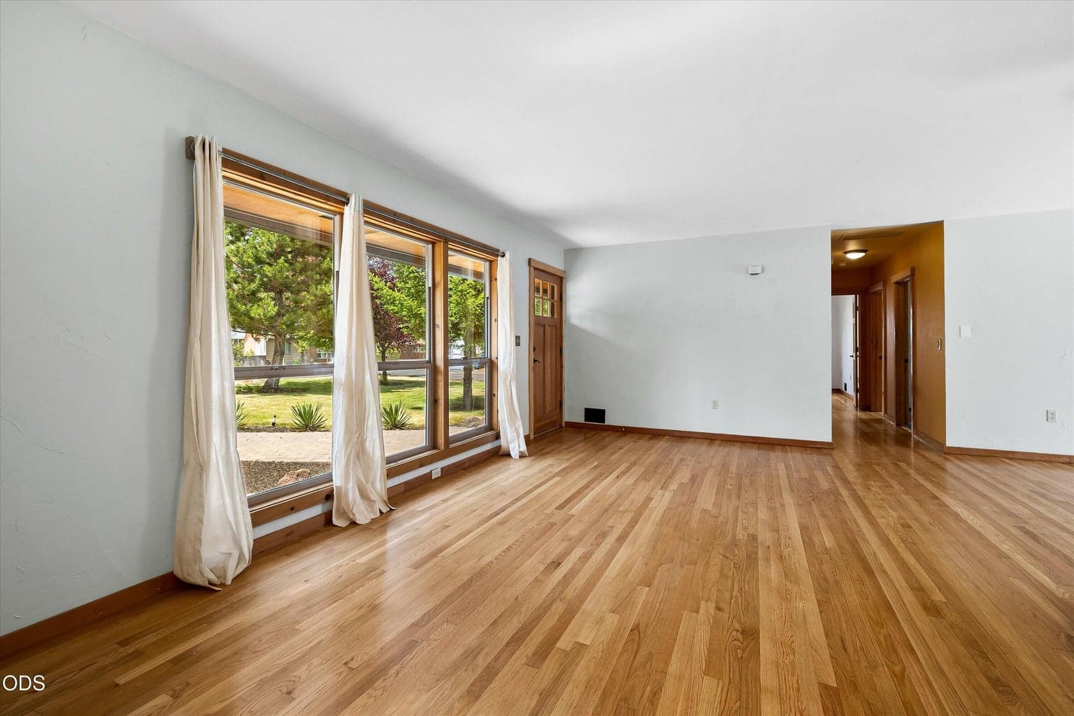 Photo of 606 NE 9th Street 10 of 39