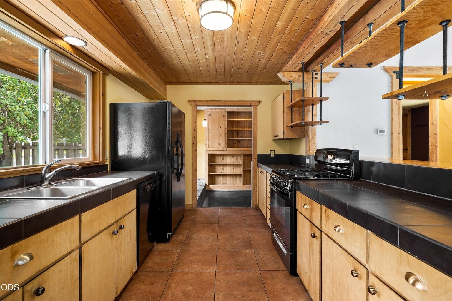 Photo of 606 NE 9th Street 11 of 39