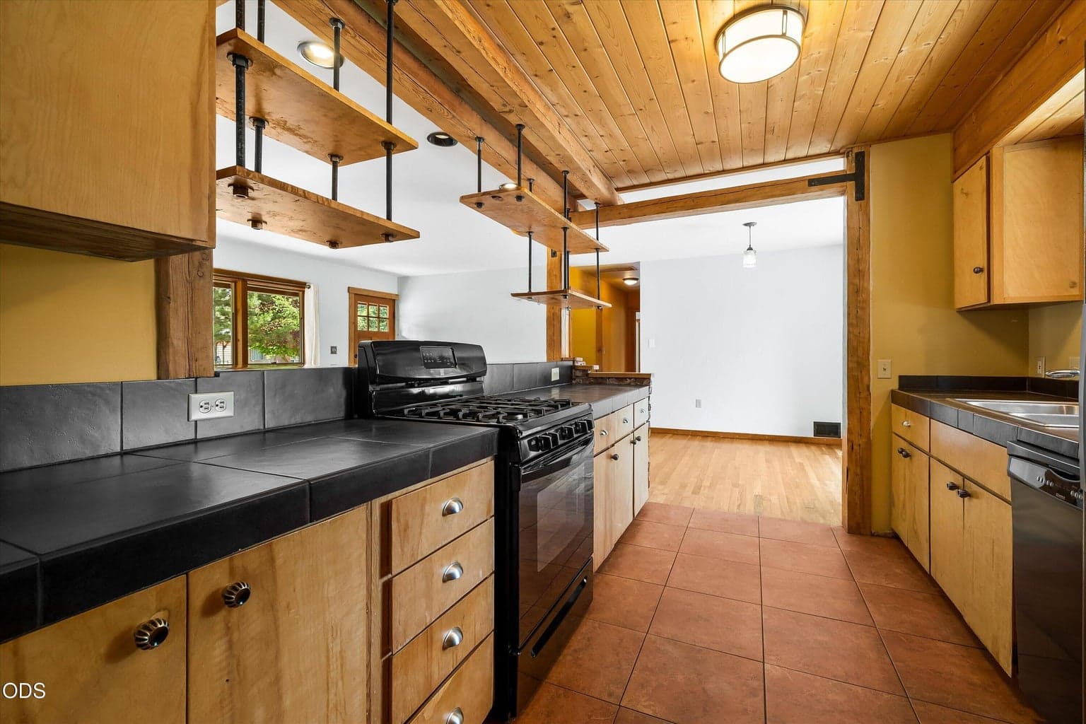 Photo of 606 NE 9th Street 12 of 39