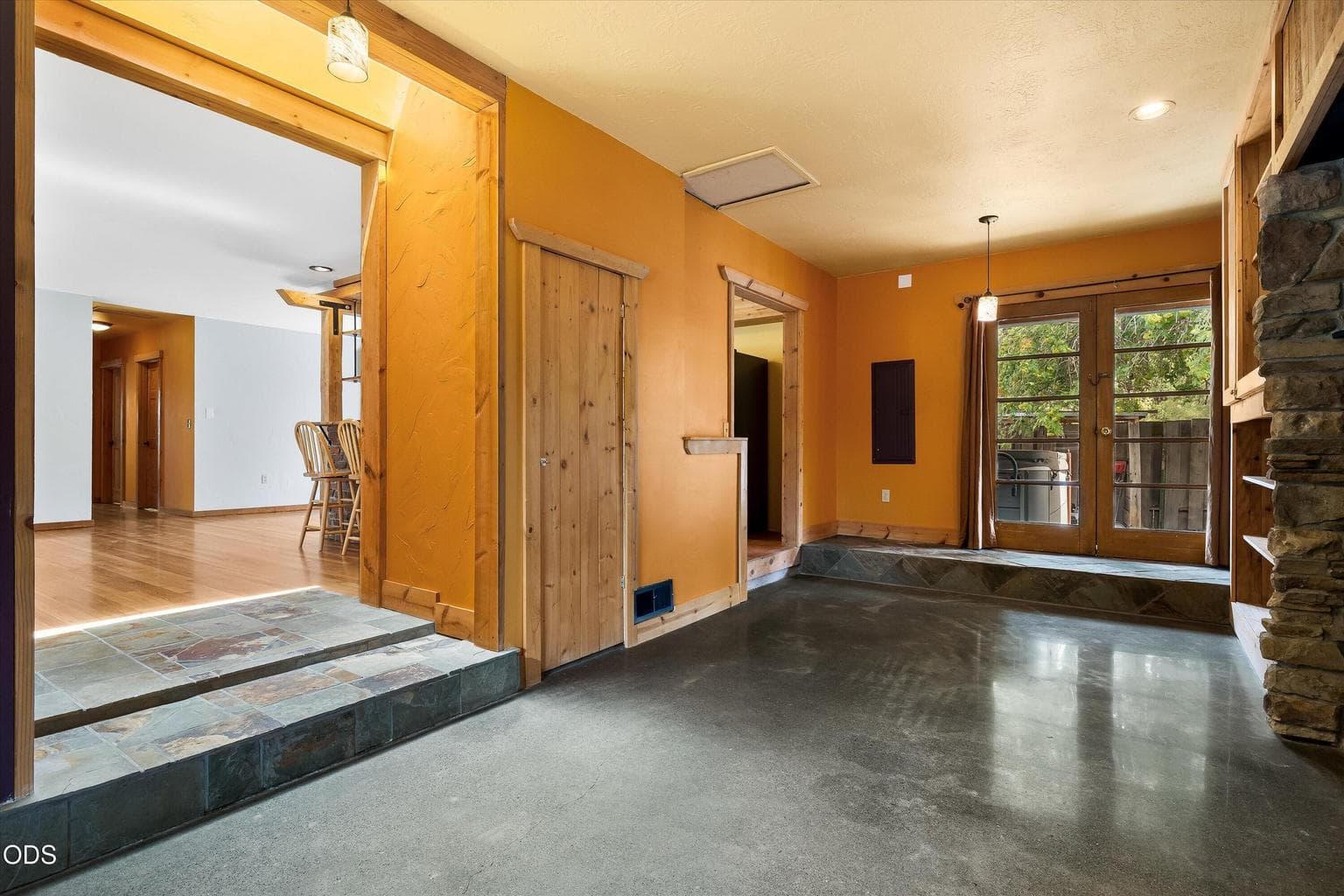Photo of 606 NE 9th Street 16 of 39