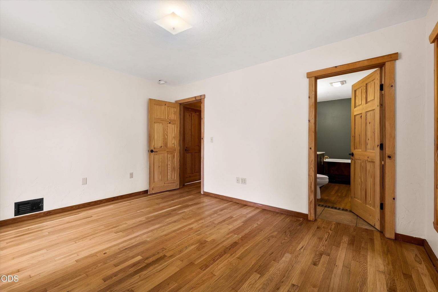 Photo of 606 NE 9th Street 23 of 39