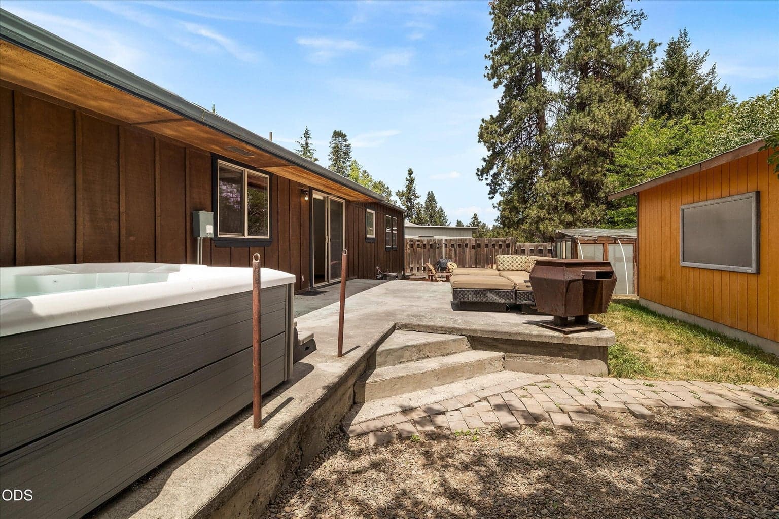 Photo of 606 NE 9th Street 32 of 39