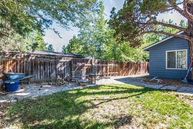 Photo of 475 Douglas 3 of 21