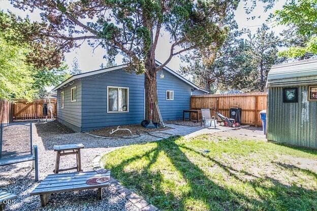 Photo of 475 Douglas 4 of 21