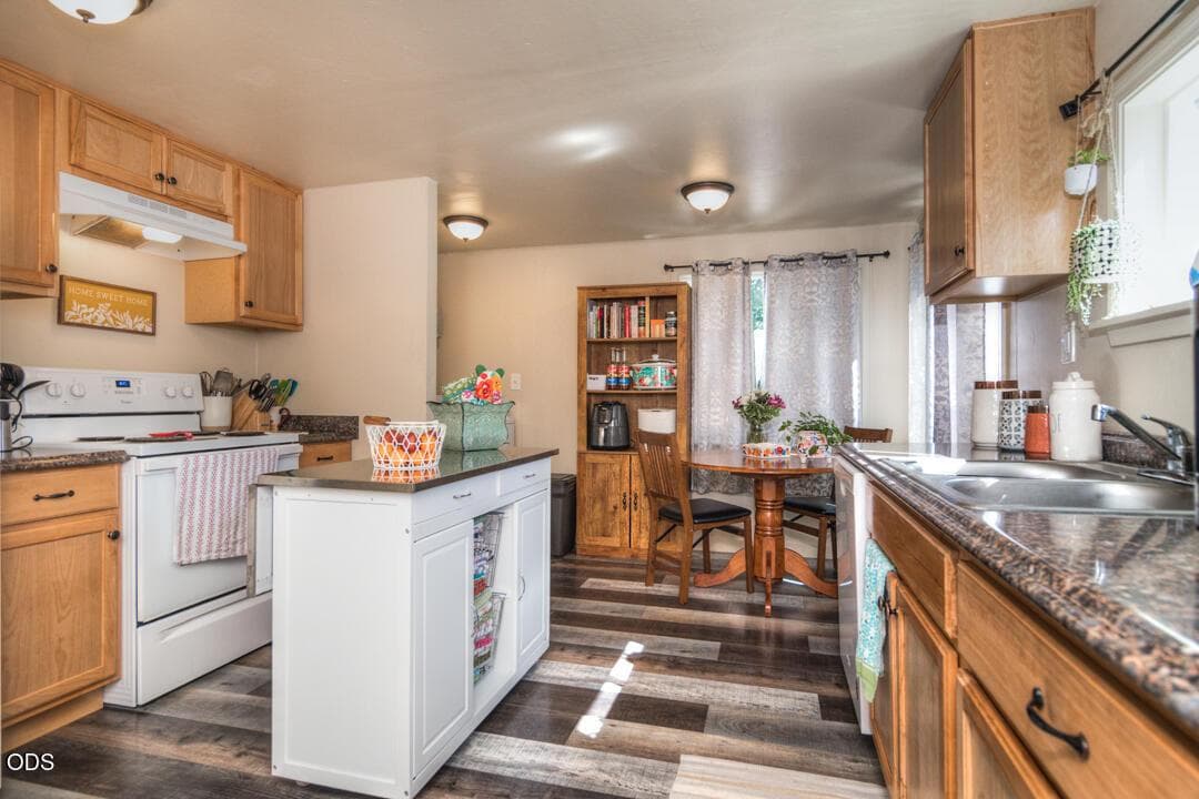 Photo of 475 Douglas 5 of 21