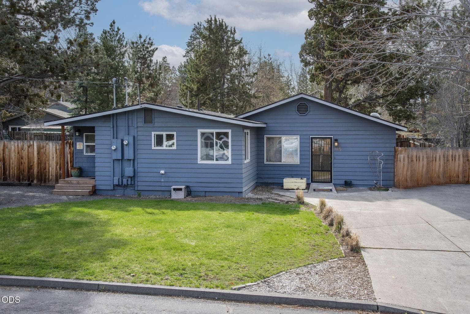 Photo of 475 Douglas 1 of 21