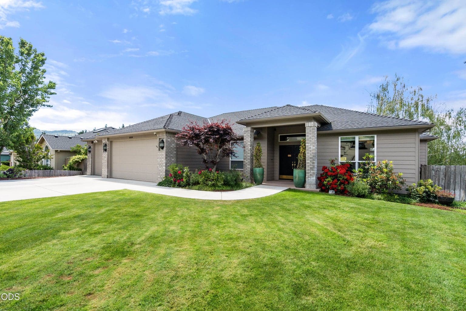 Photo of 4680 Cloudcrest 1 of 61