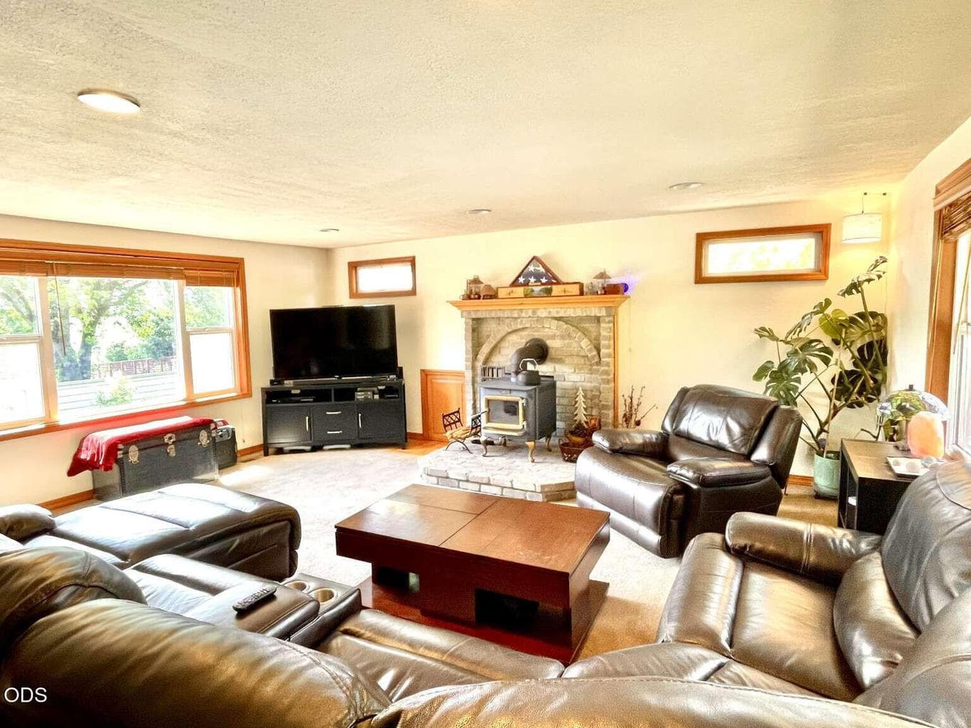 Photo of 6085 Adams 4 of 40