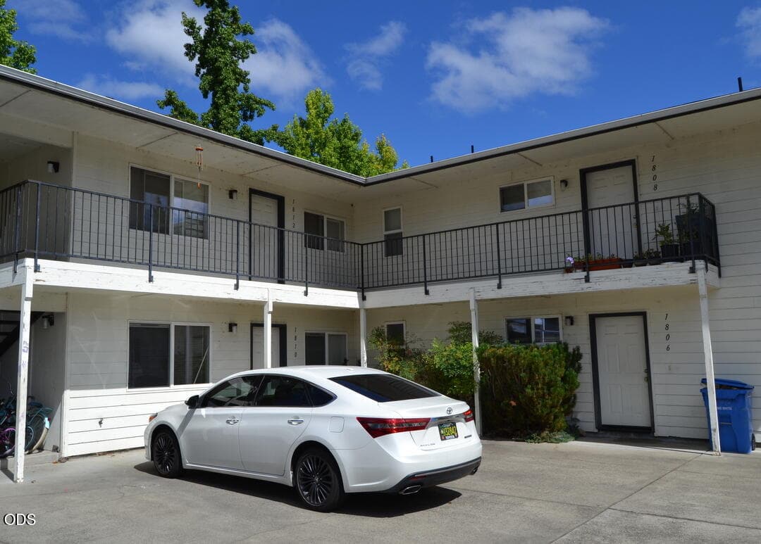 Photo of 1806 Medart Lane 3 of 14