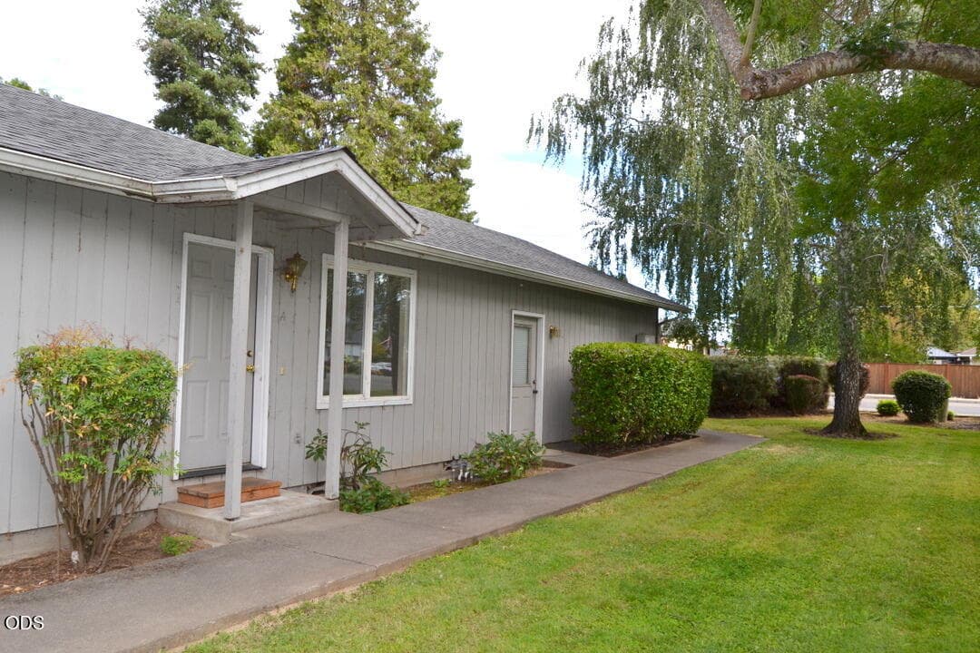 Photo of 1632 Leonard Road 2 of 19