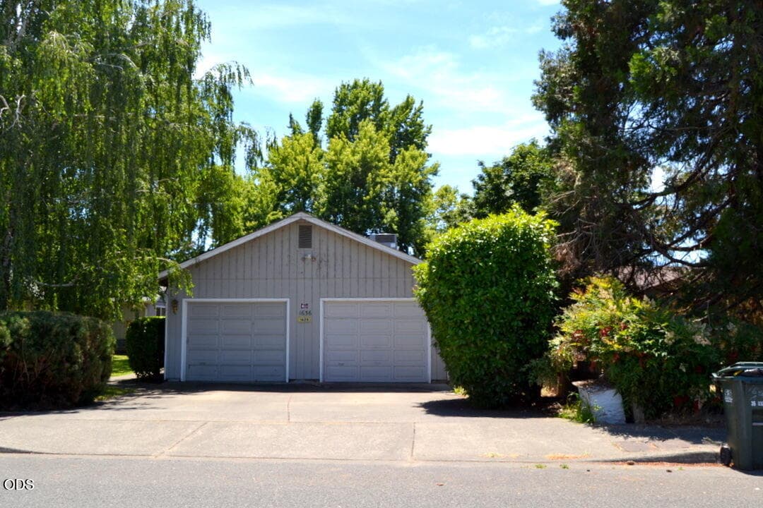 Photo of 1636 Leonard Road 2 of 13