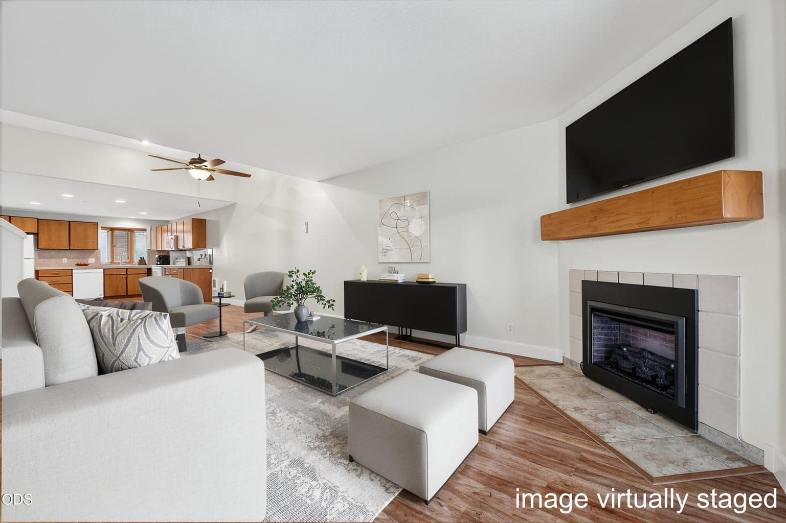 Photo of 1050 NE Butler Market Road 11 of 40