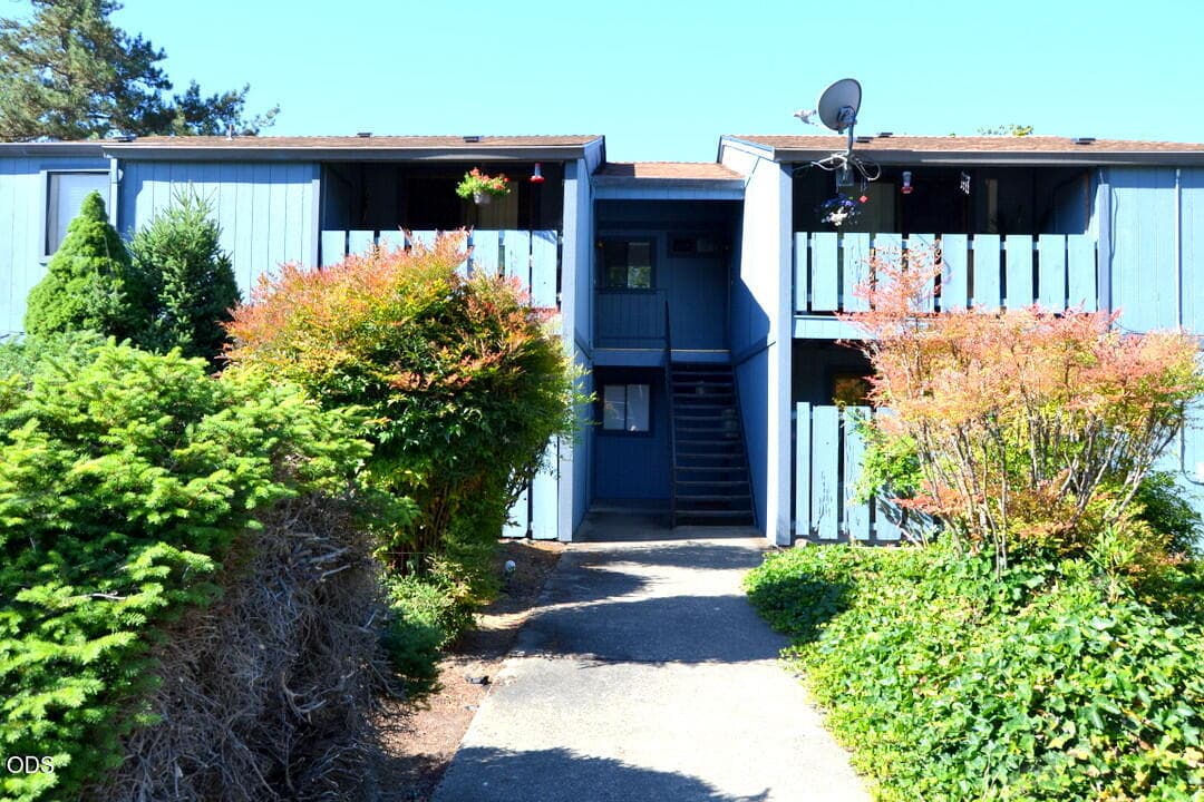 Photo of 401 B Street 3 of 15