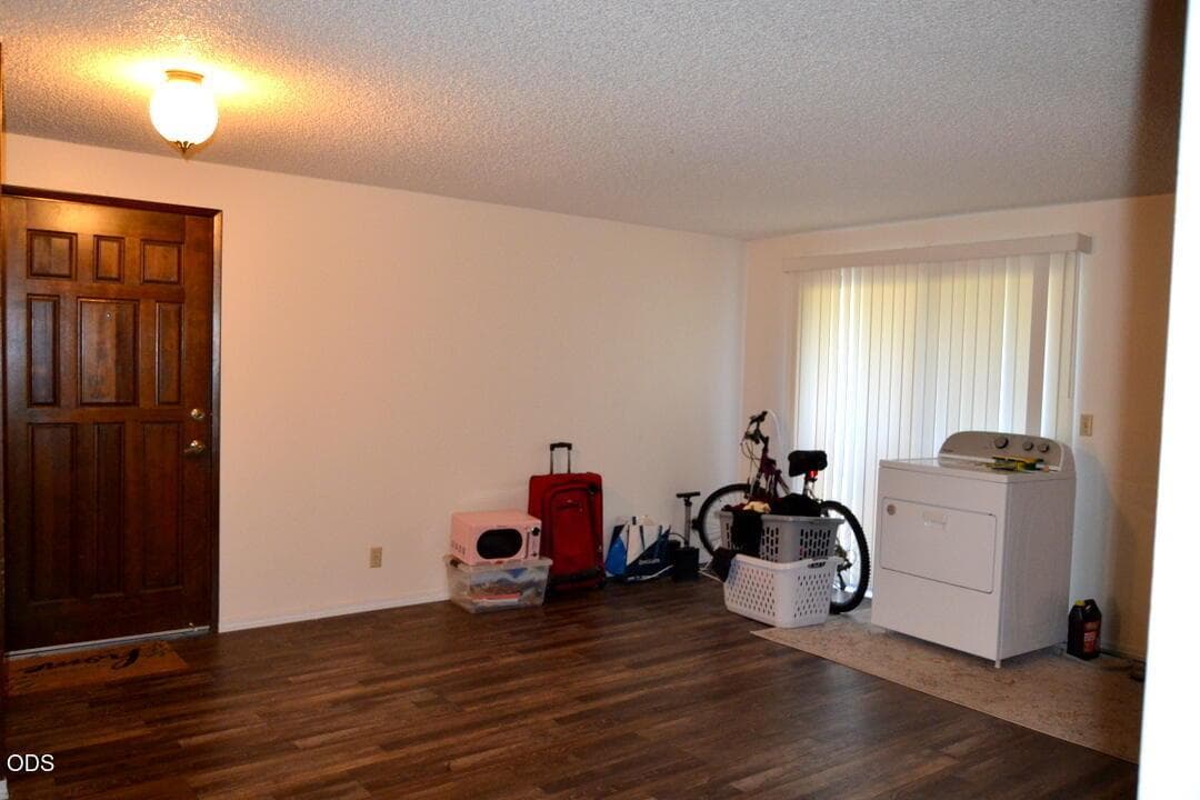 Photo of 401 B Street 4 of 15
