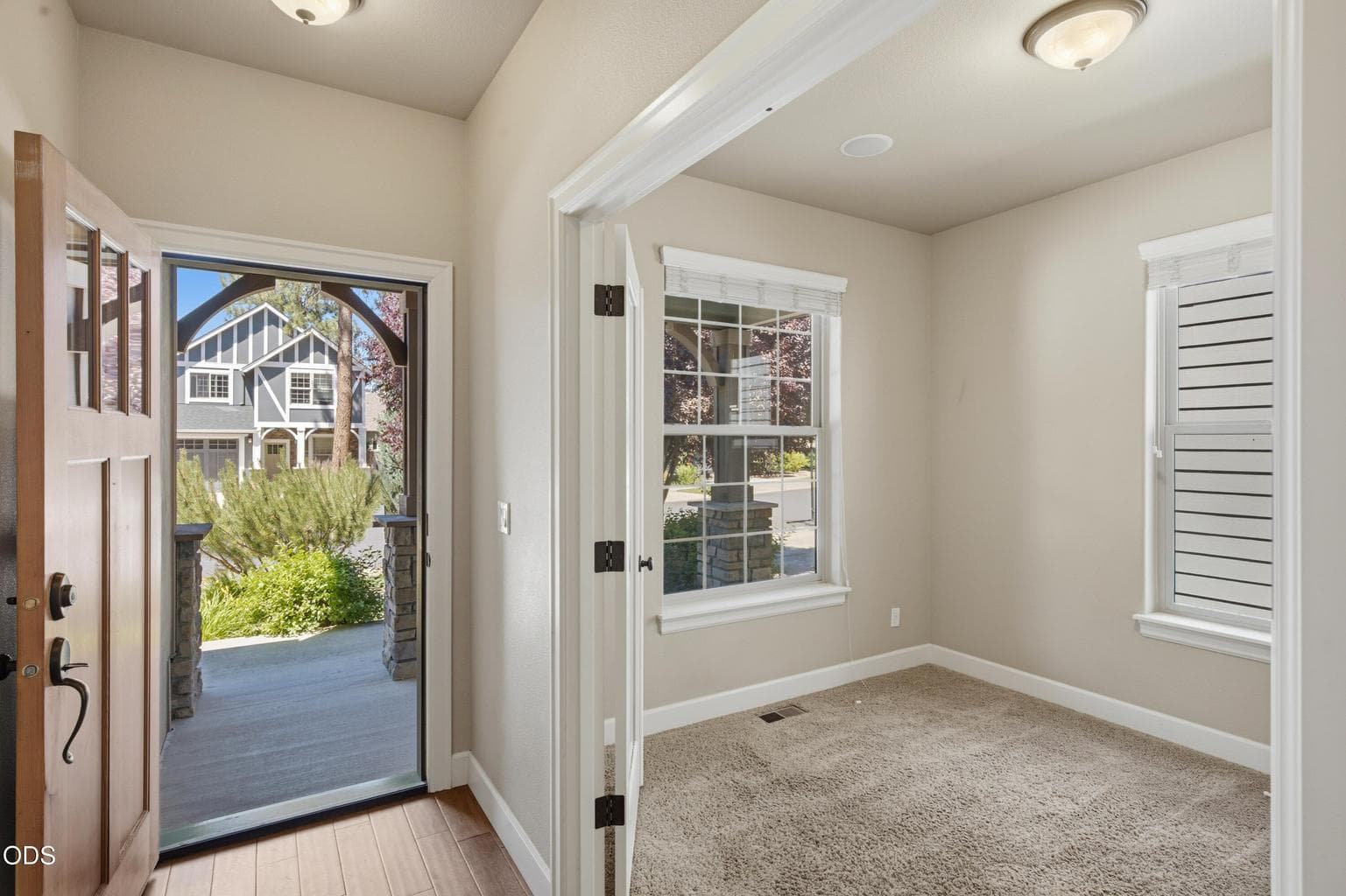 100 sf Office Space off Entry