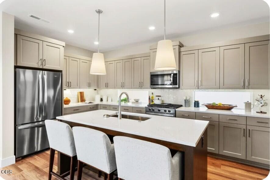 Photo of 3802 Petrosa 3 of 34