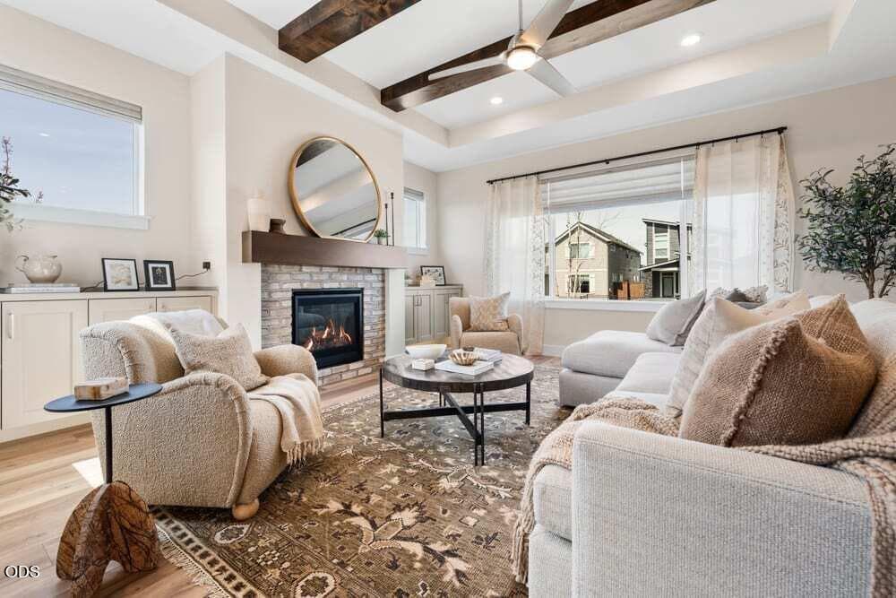 Photo of 3802 Petrosa 1 of 34