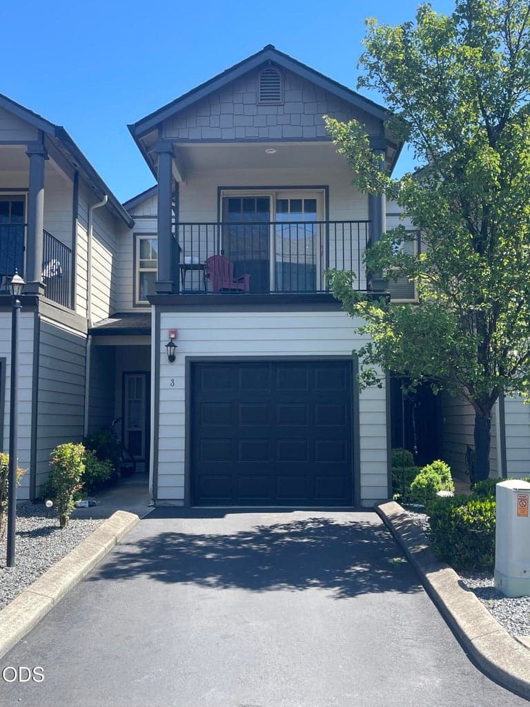 Photo of 2200 Barnett 1 of 3