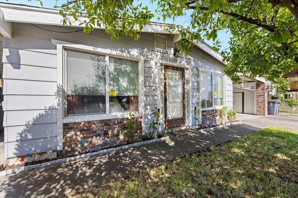Photo of 43 Columbus 3 of 23