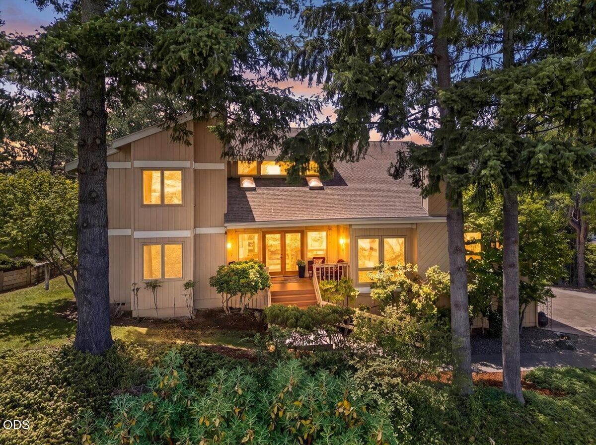 Photo of 229 Mariposa 2 of 96