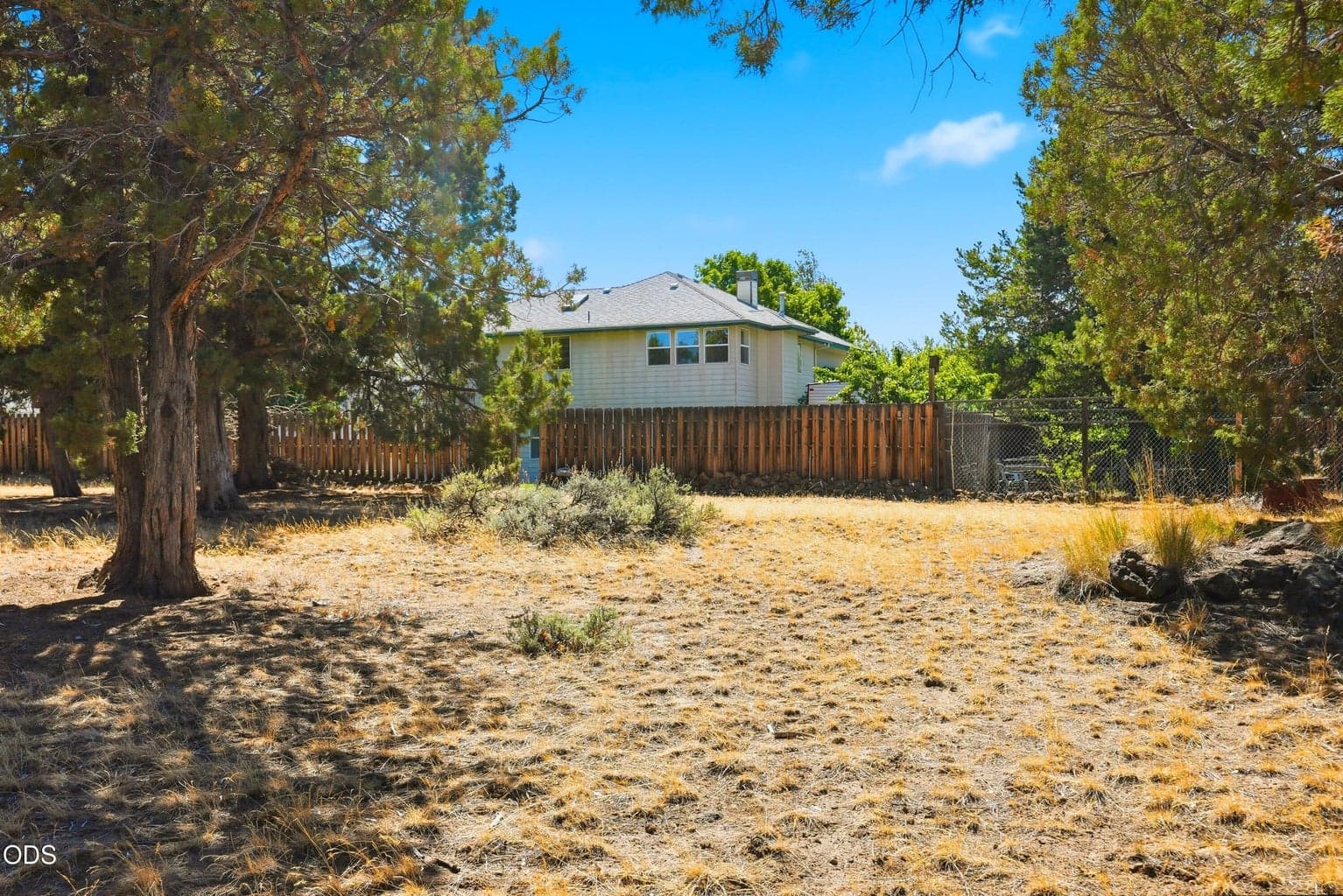 Photo of 2034 NE Bluebird Court 40 of 52