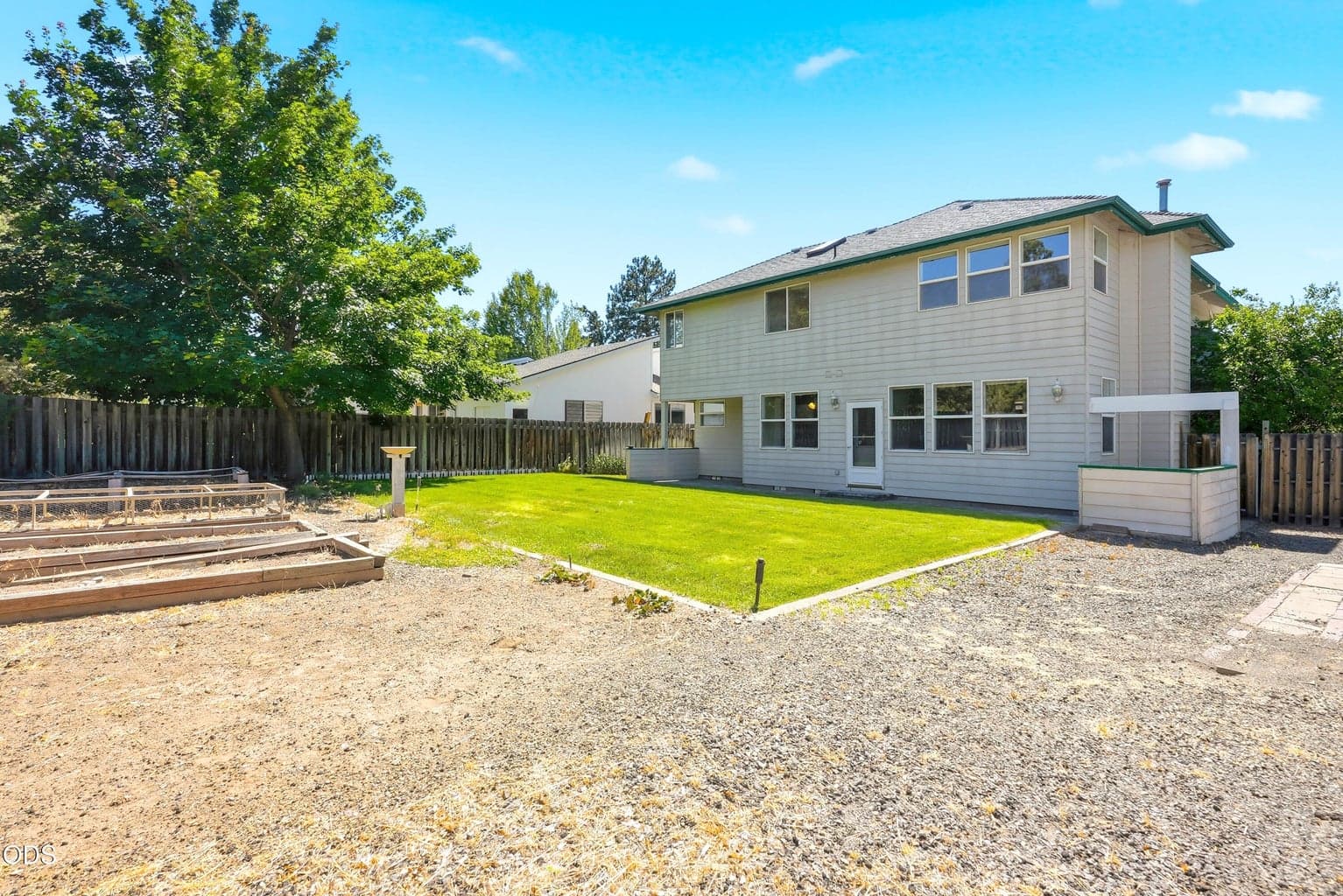 Photo of 2034 NE Bluebird Court 35 of 52
