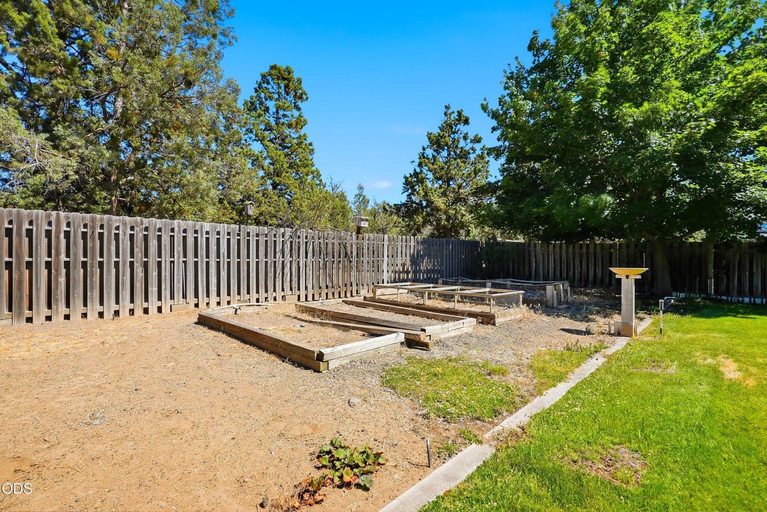 Photo of 2034 NE Bluebird Court 37 of 52