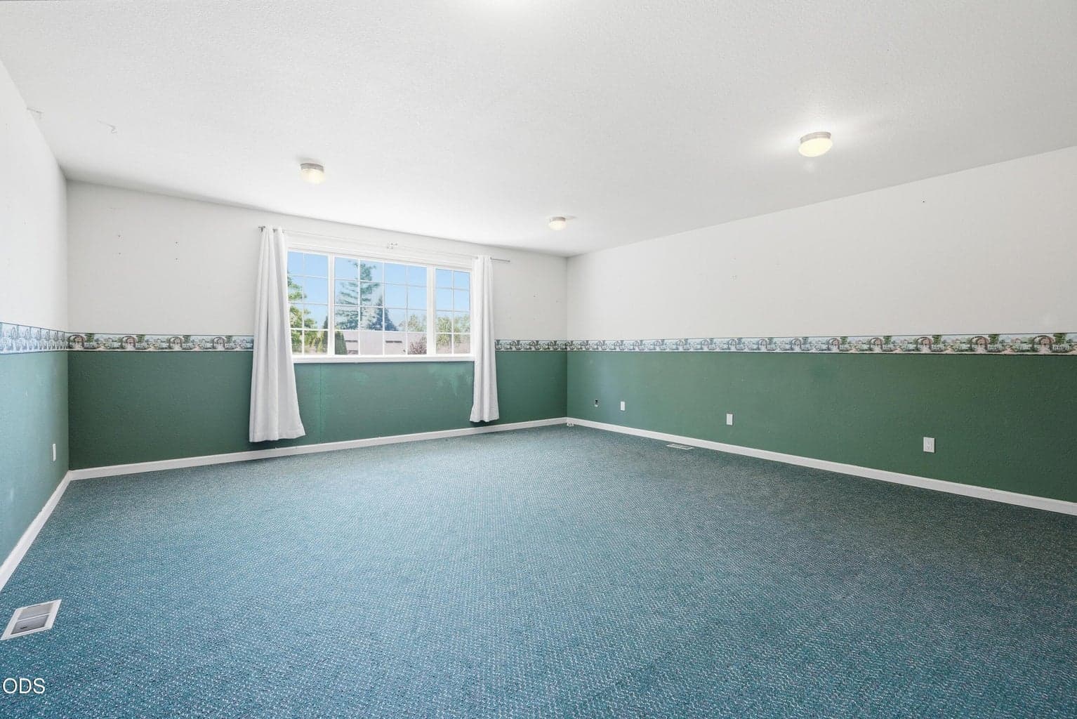 Photo of 2034 NE Bluebird Court 28 of 52