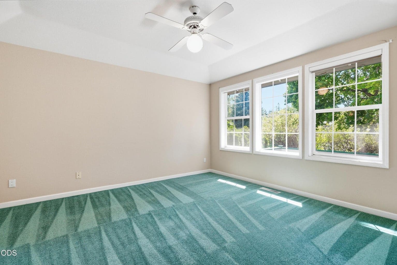 Photo of 2034 NE Bluebird Court 6 of 52