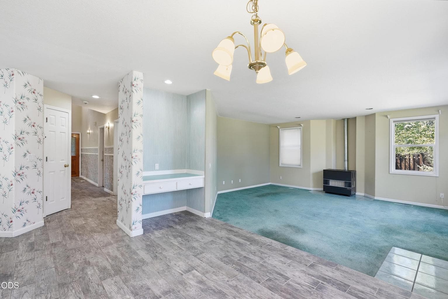 Photo of 2034 NE Bluebird Court 10 of 52