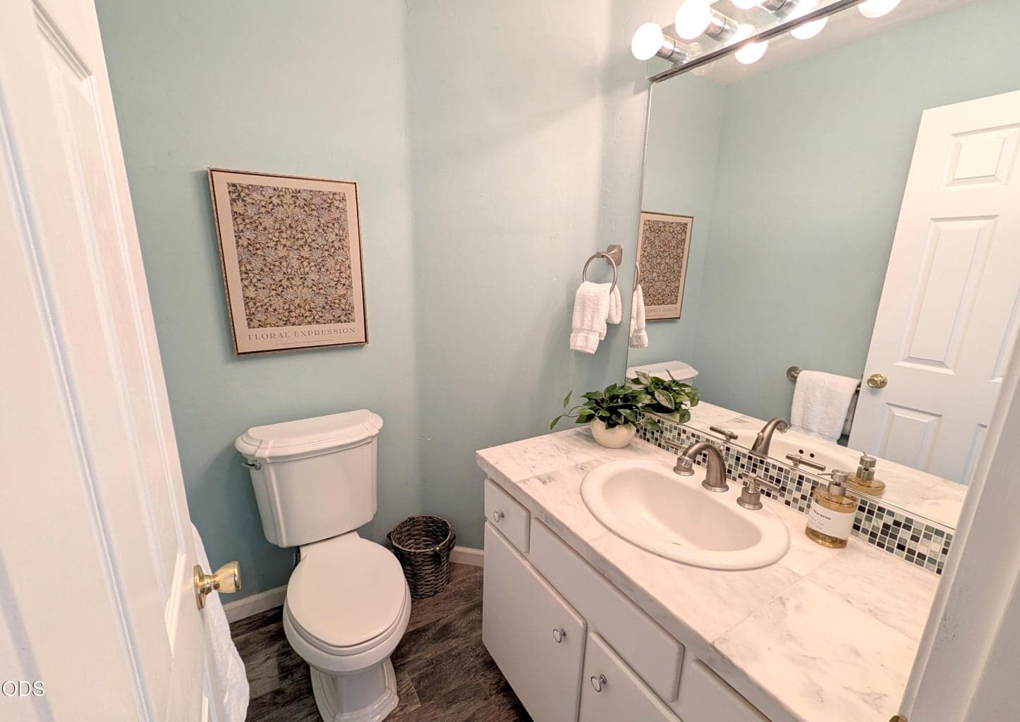 Photo of 2034 NE Bluebird Court 29 of 52