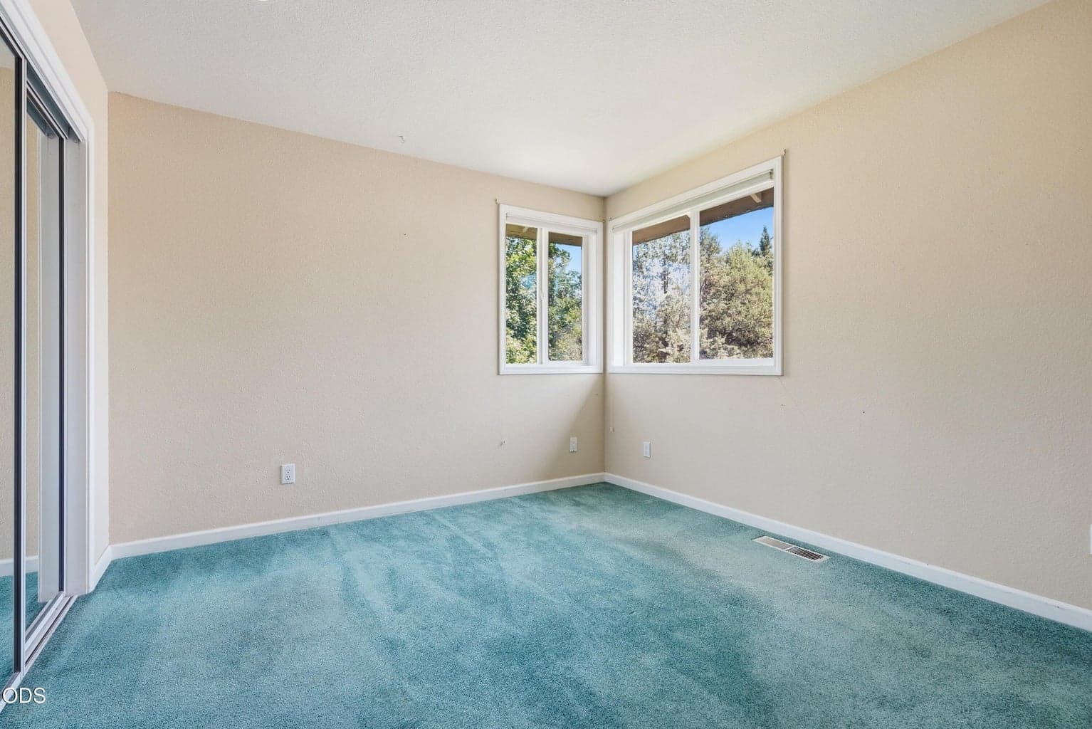 Photo of 2034 NE Bluebird Court 24 of 52