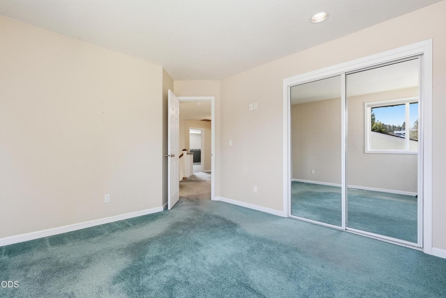 Photo of 2034 NE Bluebird Court 23 of 52