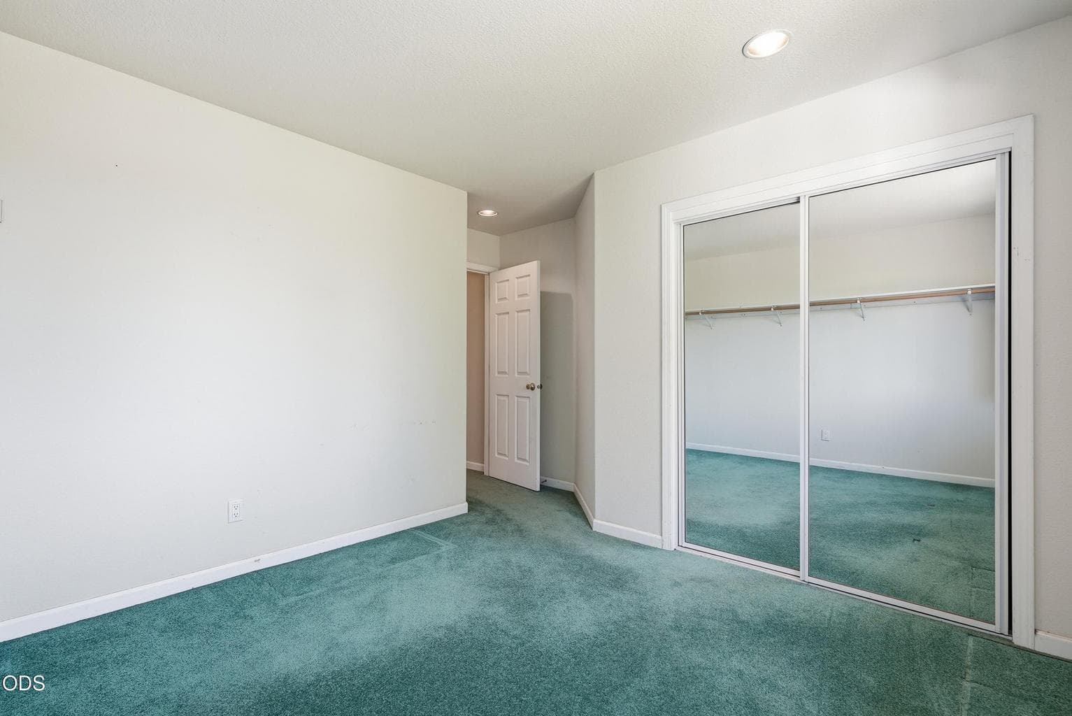 Photo of 2034 NE Bluebird Court 27 of 52