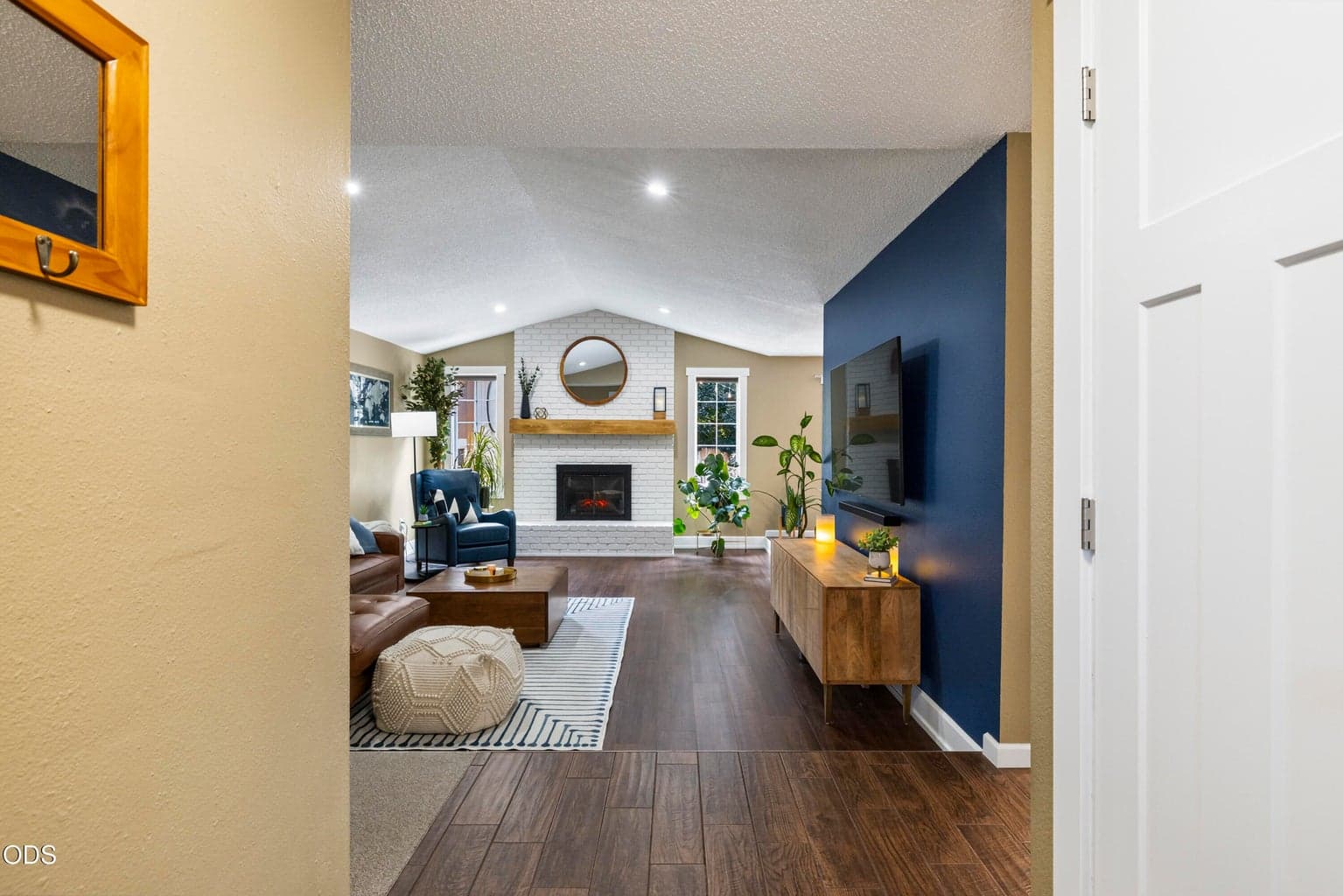 Photo of 5444 Brentwood 3 of 58